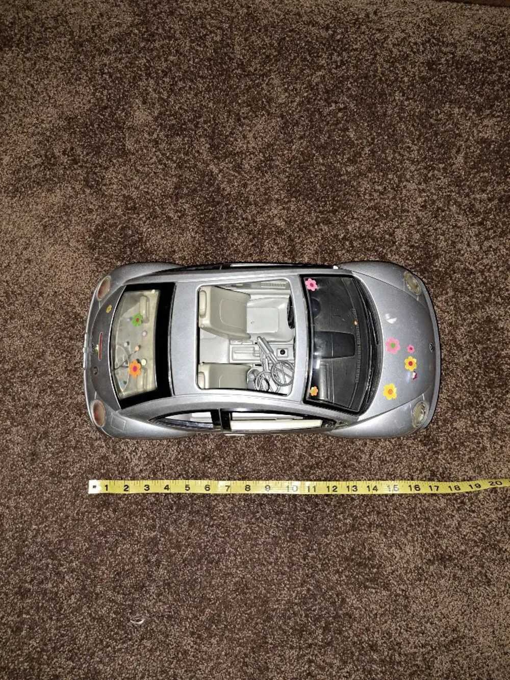 Vintage 2000 Mattel Barbie Silver Volkswagen Beetle toy car with flower decals - Picture 13 of 14